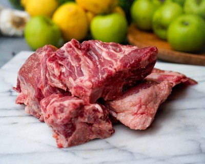 Свинина на кости охлаждённая 1 кг - купить в Большом Татарском Караево